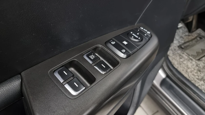 Kia Sportage 2.0 2WD PRESTIGE autogeorge.com, снимка 17 - Автомобили и джипове - 51903606