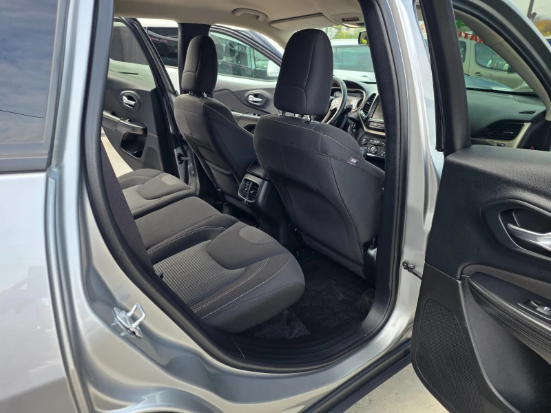 Jeep Cherokee 2.2CRDI-200к.с EURO 6-4х4-АВТОМАТИК-ШВЕЙЦАРИЯ, снимка 17 - Автомобили и джипове - 52092359