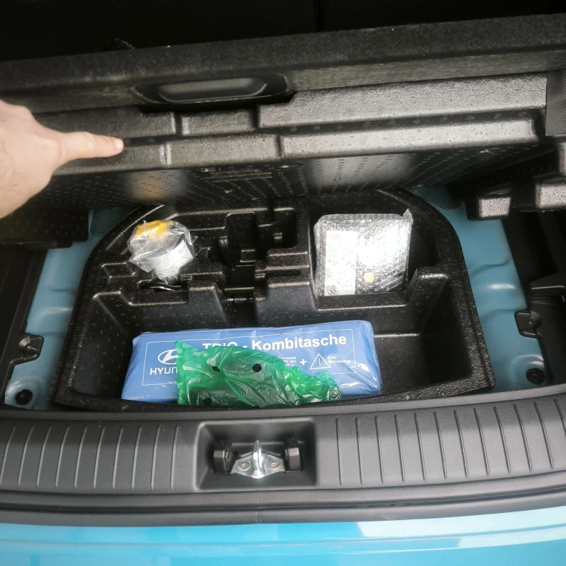 Hyundai Kona 16 000 км, снимка 13 - Автомобили и джипове - 52892660