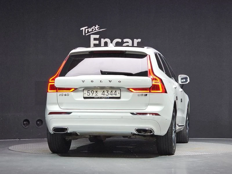 Volvo XC60 2.0 Automatic, снимка 4 - Автомобили и джипове - 55813476