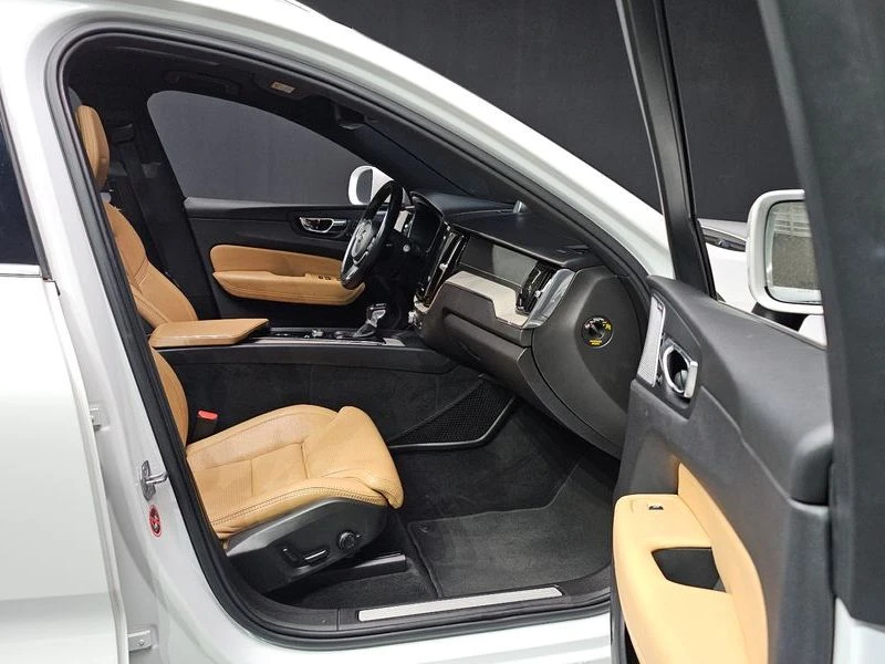 Volvo XC60 2.0 Automatic, снимка 17 - Автомобили и джипове - 55813476