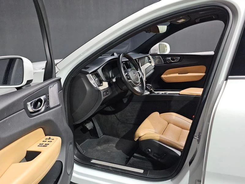 Volvo XC60 2.0 Automatic, снимка 10 - Автомобили и джипове - 55813476