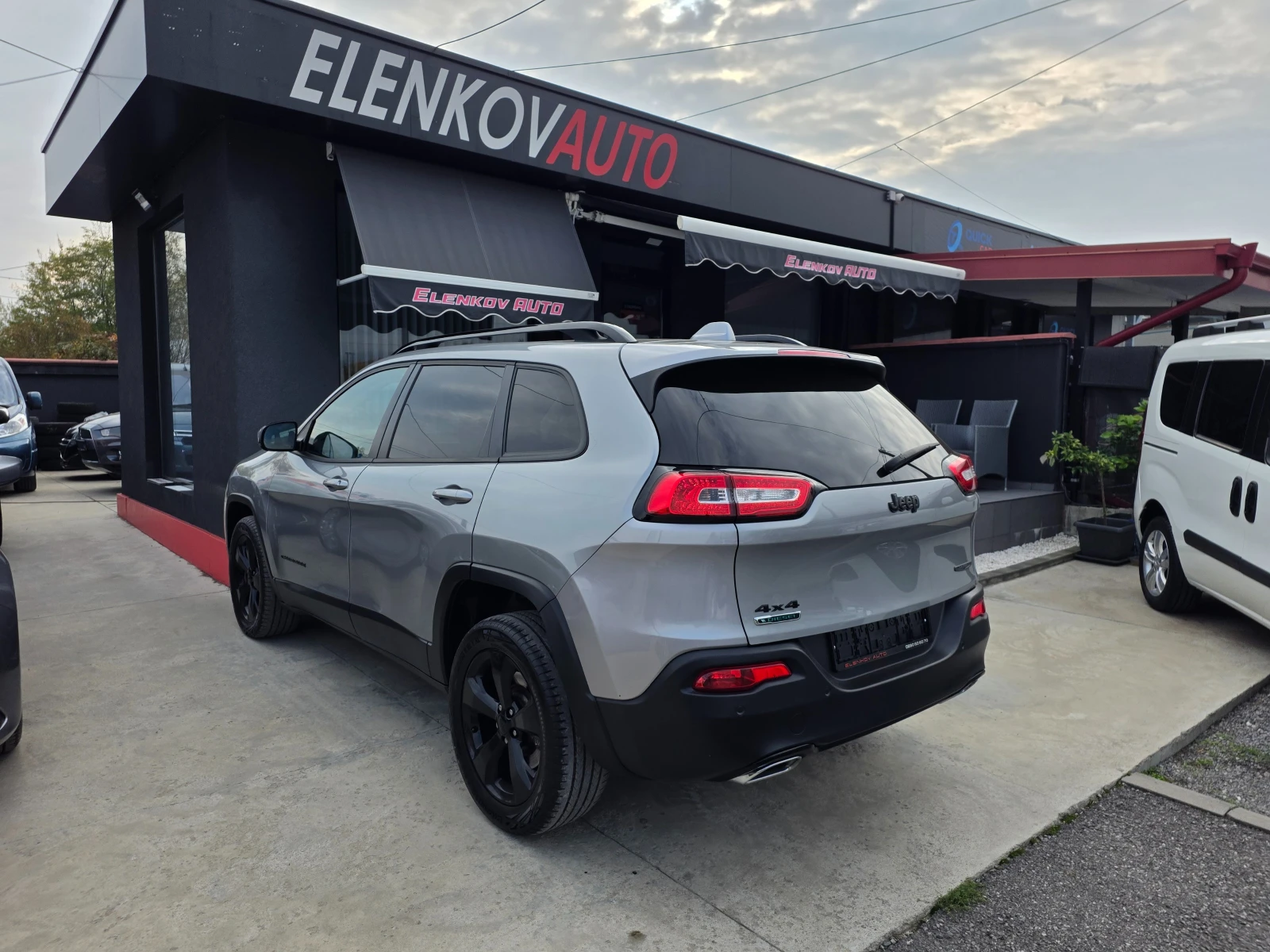 Jeep Cherokee 2.2CRDI-200к.с EURO 6-4х4-АВТОМАТИК-ШВЕЙЦАРИЯ - изображение 6