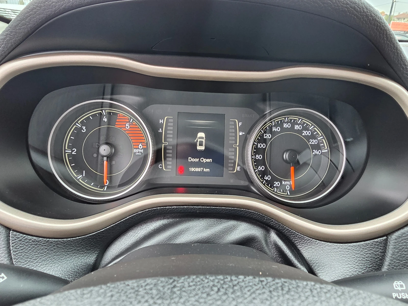 Jeep Cherokee 2.2CRDI-200к.с EURO 6-4х4-АВТОМАТИК-ШВЕЙЦАРИЯ - изображение 10