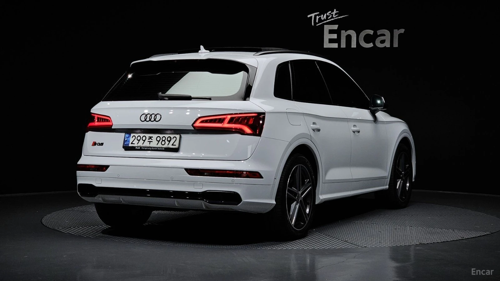 Audi SQ5 3.0 TDI QUATTRO* HUD* 360* КОЖА* ПАНО* АВТОКРЕДИТ, снимка 2 - Автомобили и джипове - 55616508