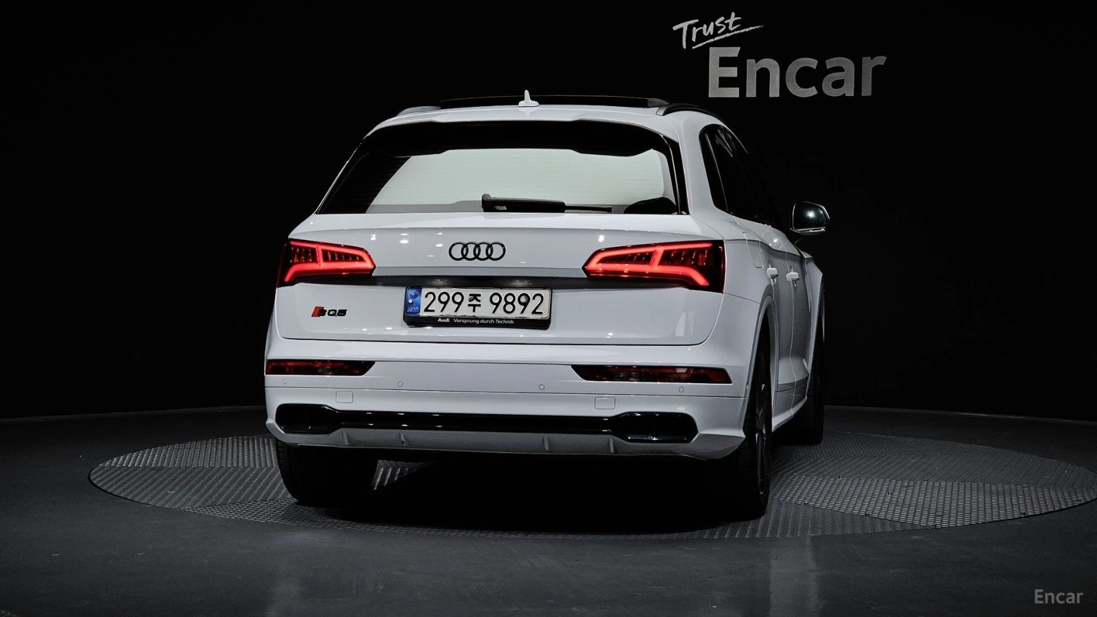 Audi SQ5 3.0 TDI QUATTRO* HUD* 360* КОЖА* ПАНО* АВТОКРЕДИТ, снимка 4 - Автомобили и джипове - 55616508