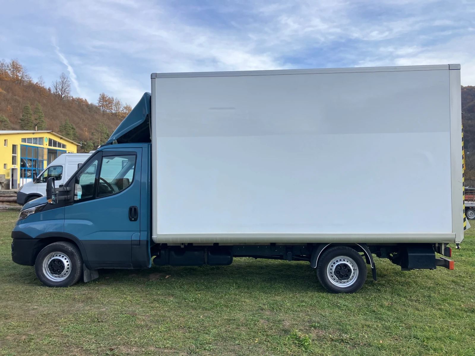 Iveco 35S18  Борд Климатик Фургон 4.10M МЕЖДУОСИЕ - изображение 4