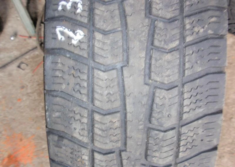 Гуми Всесезонни 235/65R17, снимка 3 - Гуми и джанти - 6133205