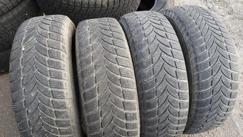 Гуми Зимни 235/70R16, снимка 1 - Гуми и джанти - 27725590