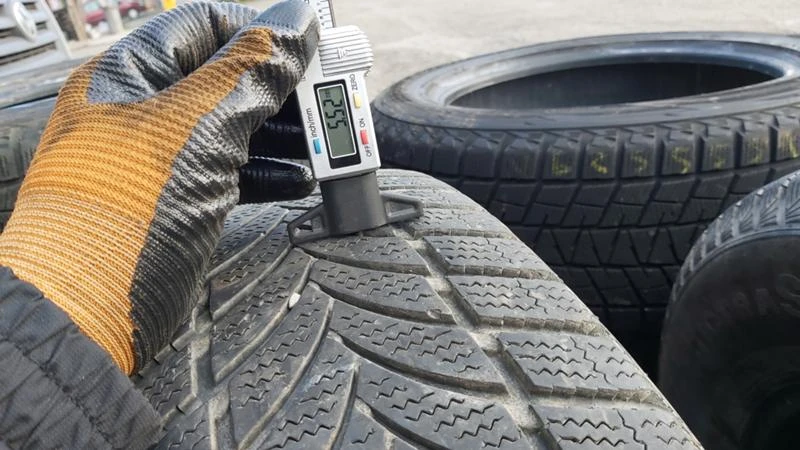 Гуми Зимни 235/70R16, снимка 10 - Гуми и джанти - 27725590