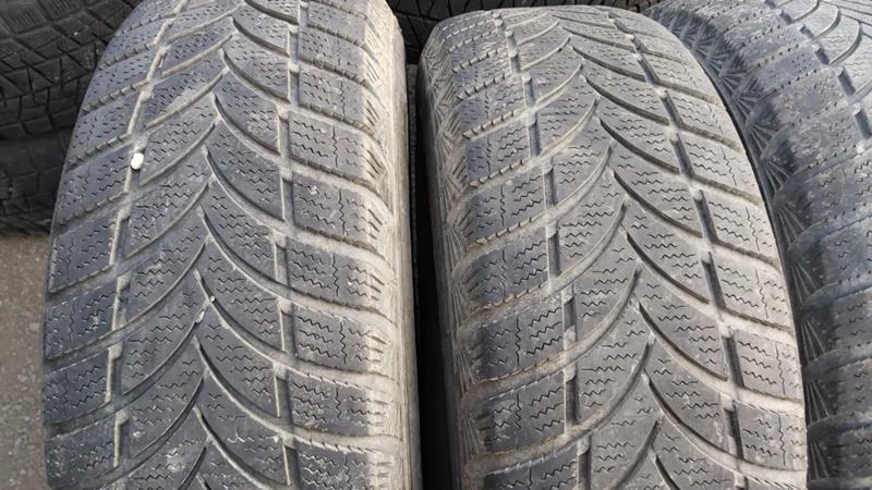 Гуми Зимни 235/70R16, снимка 3 - Гуми и джанти - 27725590