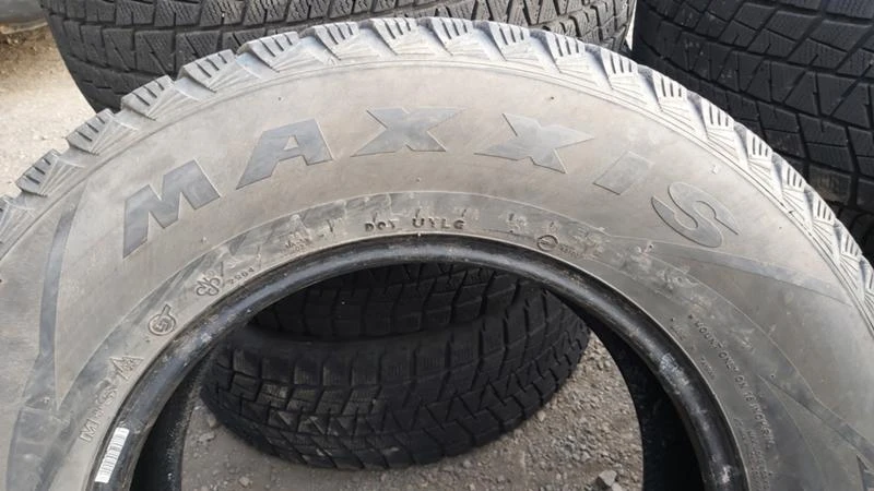 Гуми Зимни 235/70R16, снимка 5 - Гуми и джанти - 27725590