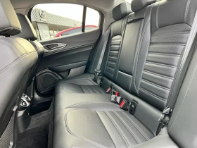 Alfa Romeo Giulia 2.2-JTDM/190HP/VELOCE/CAM/NAVI/LED/KLESS/702v - 59499 лв. - 19909015 10