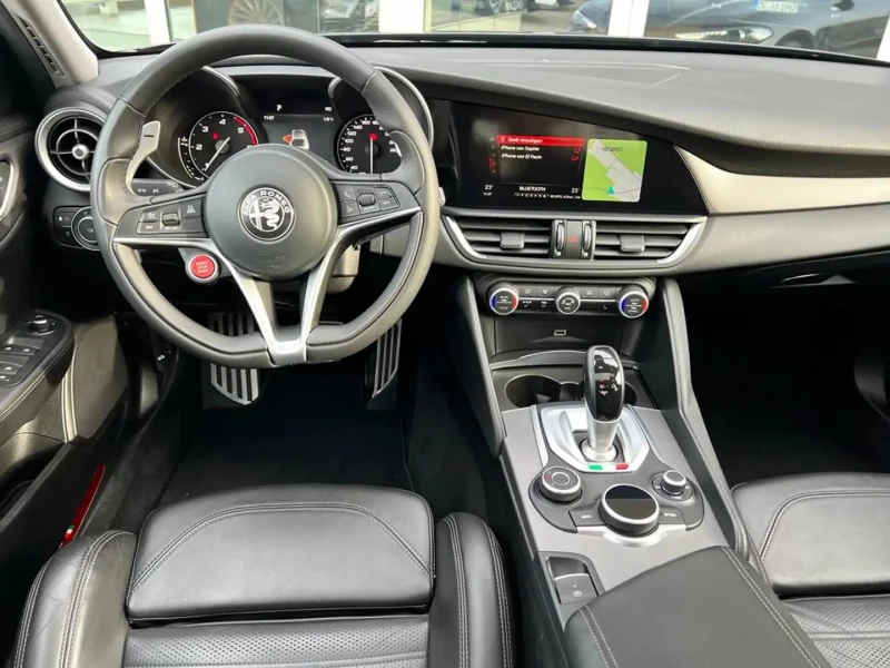 Alfa Romeo Giulia 2.2-JTDM/190HP/VELOCE/CAM/NAVI/LED/KLESS/702v, снимка 7 - Автомобили и джипове - 51532669