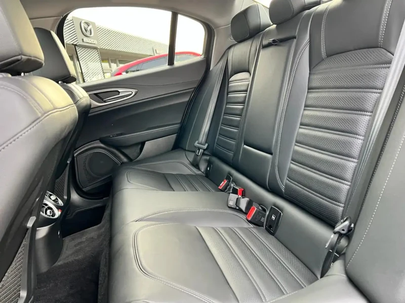 Alfa Romeo Giulia 2.2-JTDM/190HP/VELOCE/CAM/NAVI/LED/KLESS/702v, снимка 10 - Автомобили и джипове - 51532669