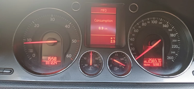 VW Passat, снимка 12 - Автомобили и джипове - 52671429