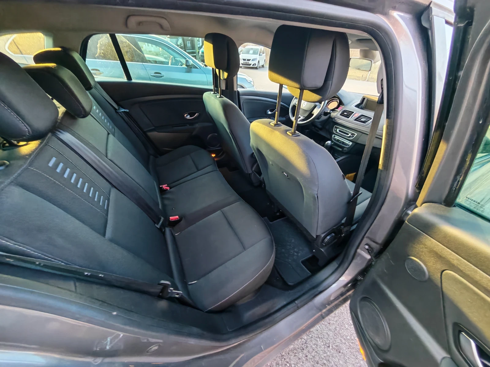 Renault Megane 1.6i Navi, снимка 9 - Автомобили и джипове - 45358775