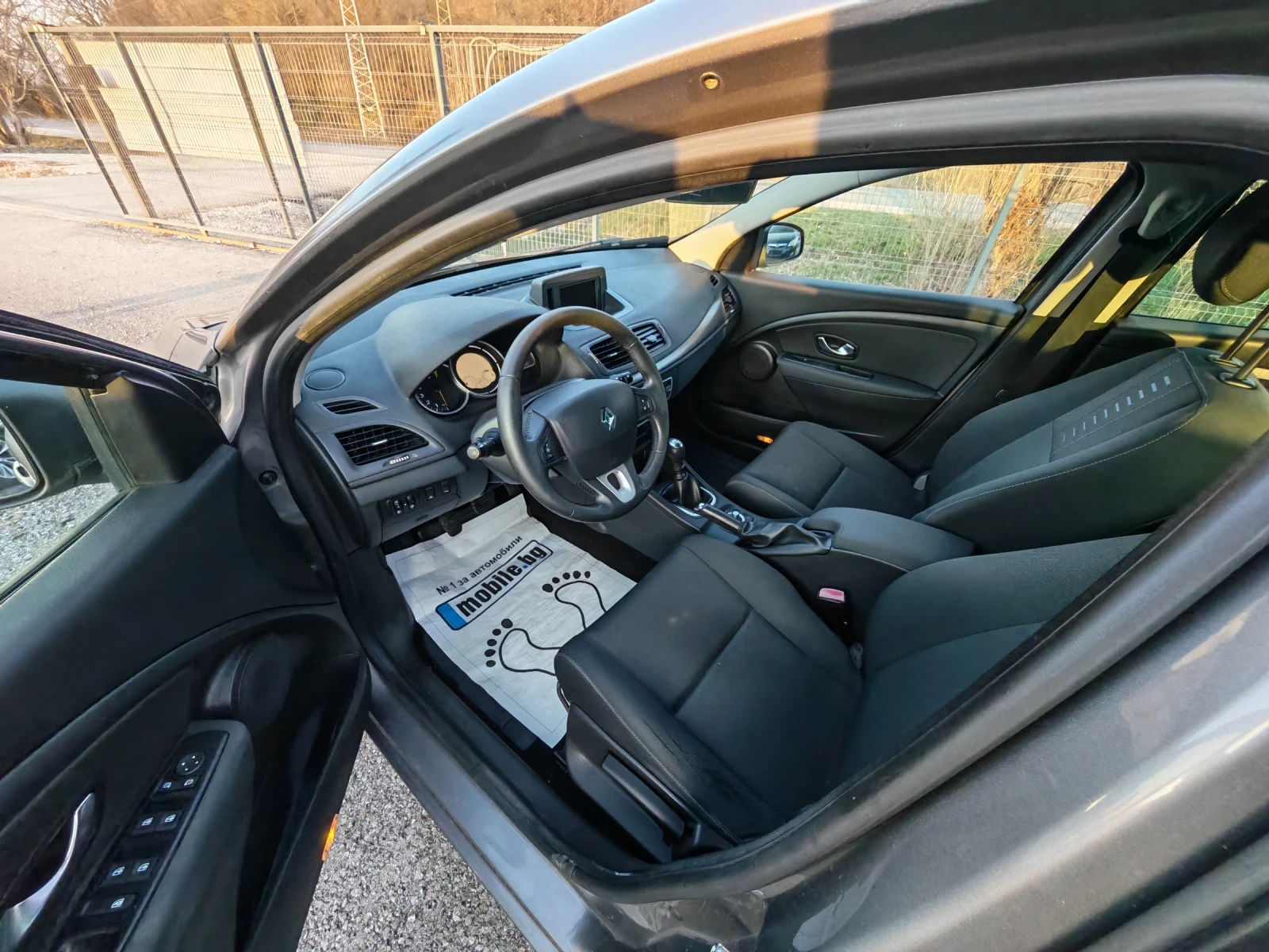 Renault Megane 1.6i Navi, снимка 12 - Автомобили и джипове - 45358775