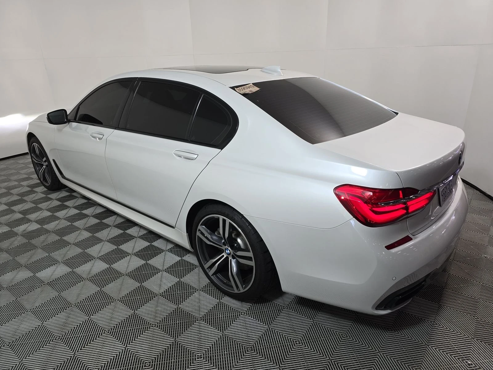 BMW 740 2018* M-PACK* 360* head UP* Keyless* Distronic* Ha - изображение 10