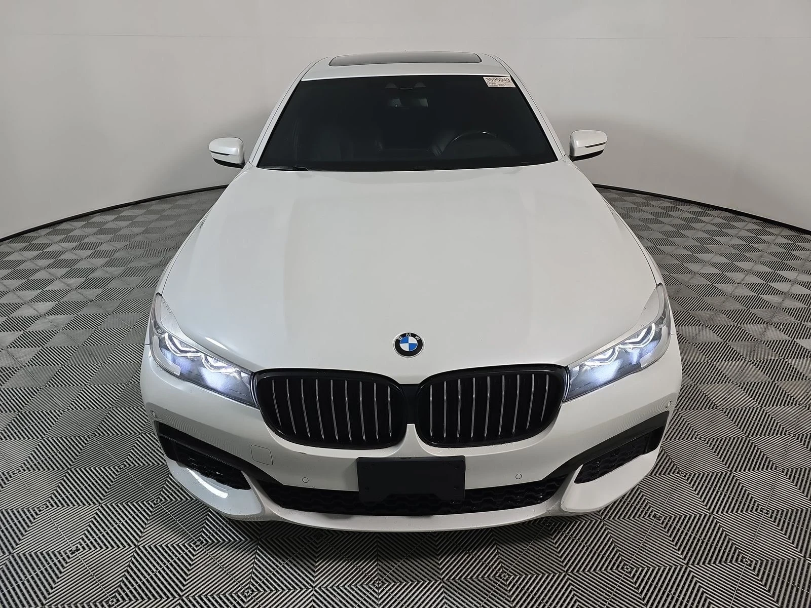 BMW 740 2018* M-PACK* 360* head UP* Keyless* Distronic* Ha - [1] 