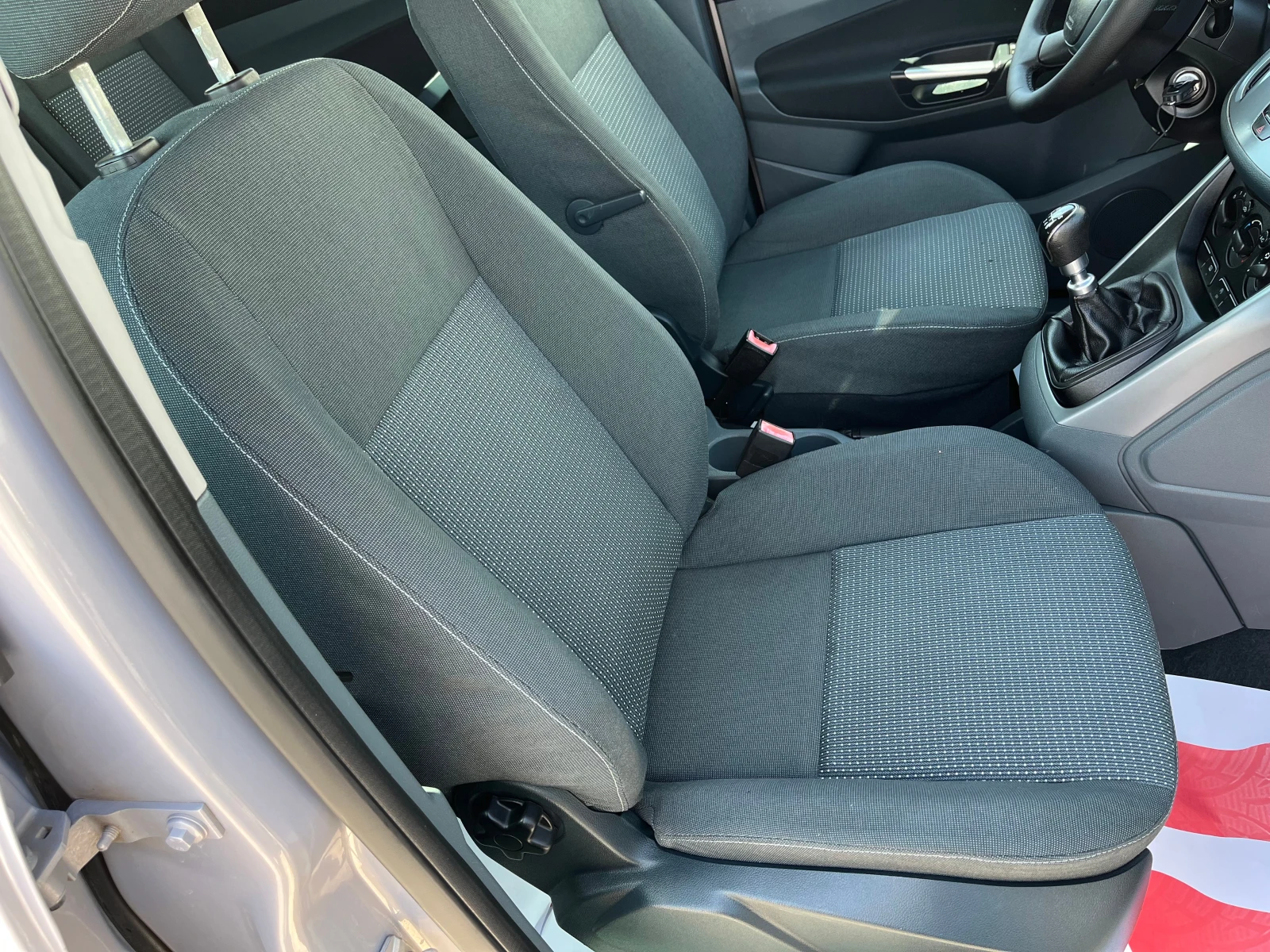 Ford C-max 1.6 HDI 115k.c - изображение 9