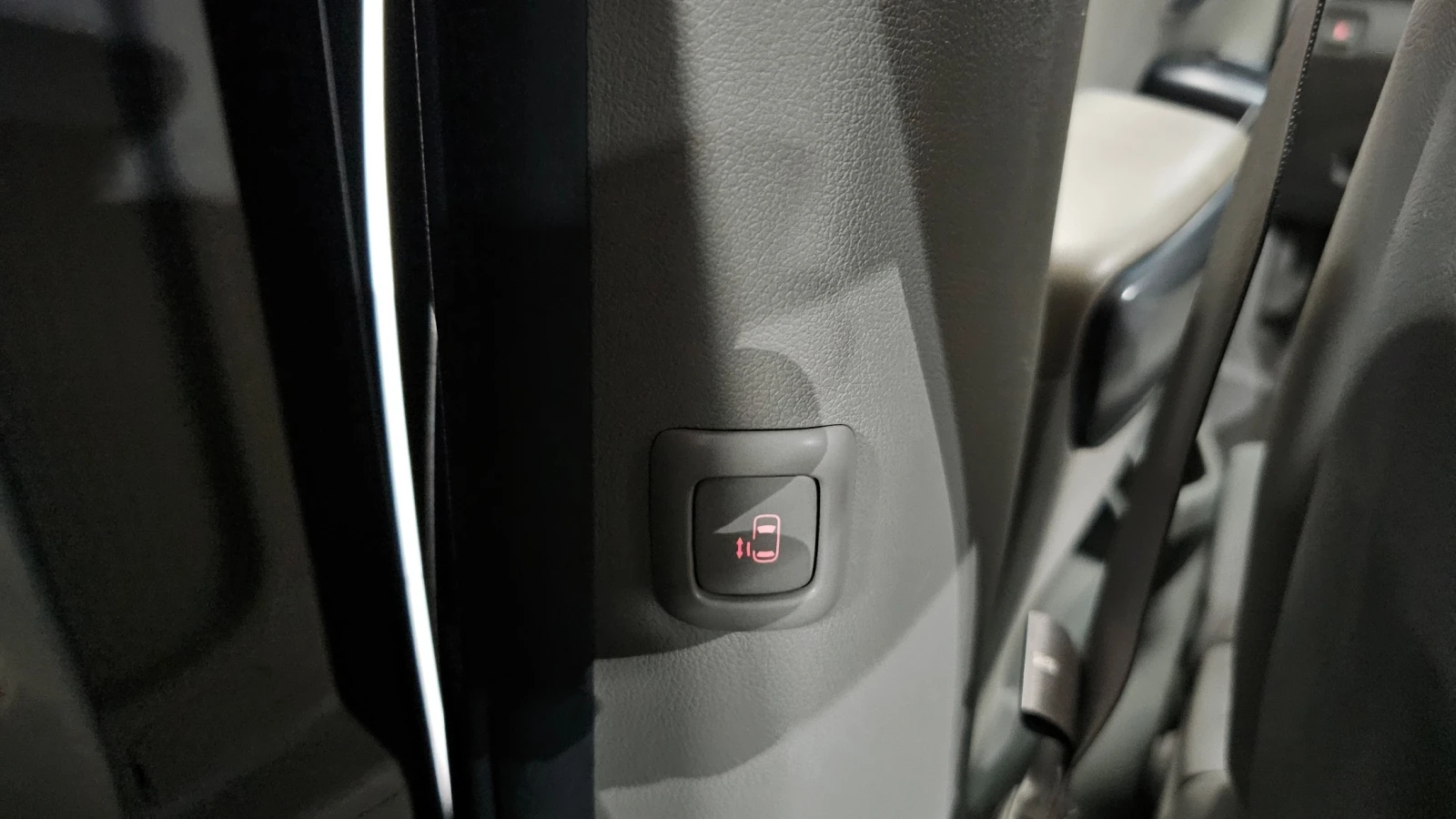 Kia Carnival LUXURY 2.2* ПОДГРЕВ ВОЛАН/СЕДАЛКИ* hellascars.bg, снимка 16 - Автомобили и джипове - 55596443