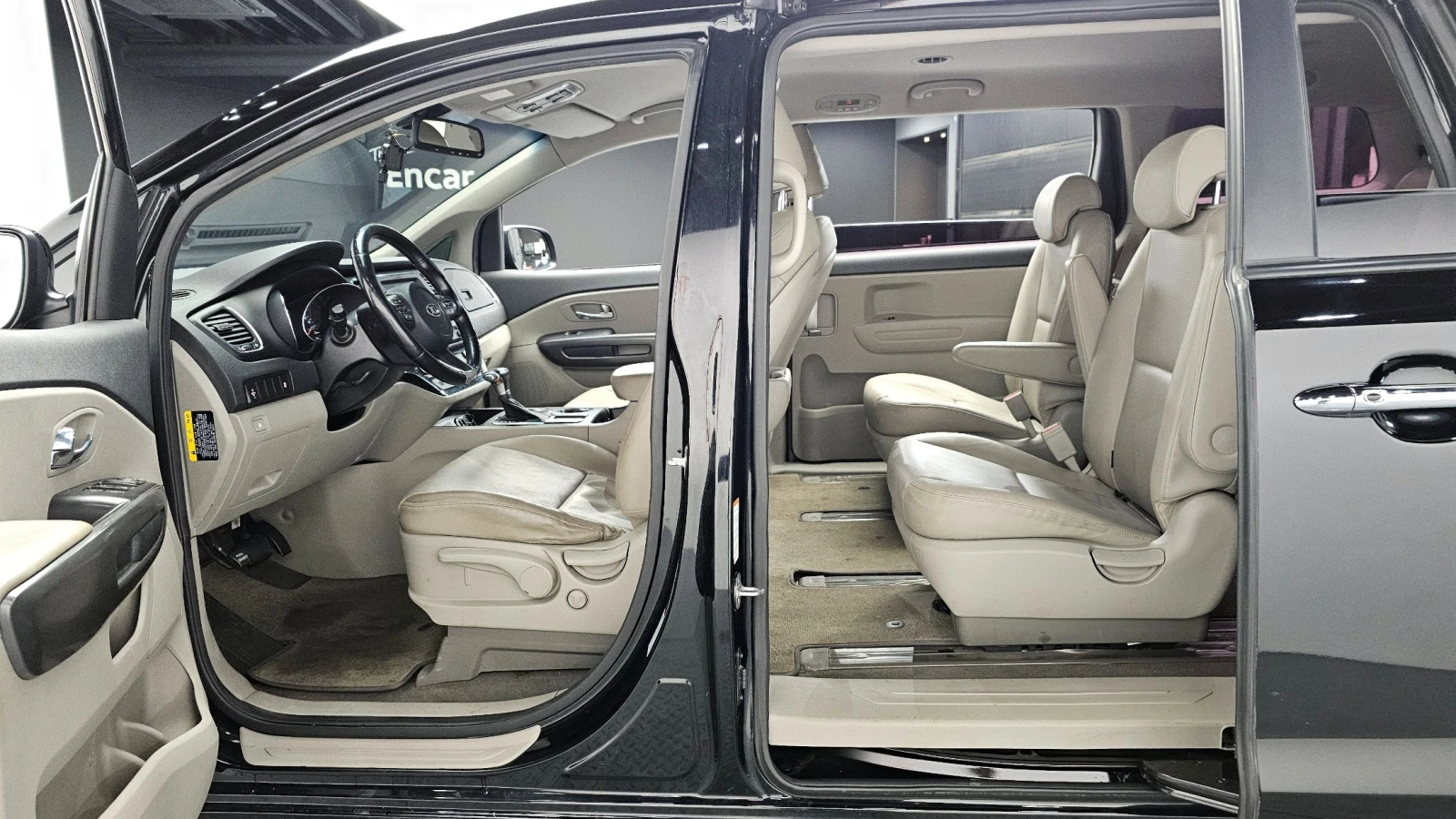 Kia Carnival LUXURY 2.2* ПОДГРЕВ ВОЛАН/СЕДАЛКИ* hellascars.bg, снимка 6 - Автомобили и джипове - 55596443