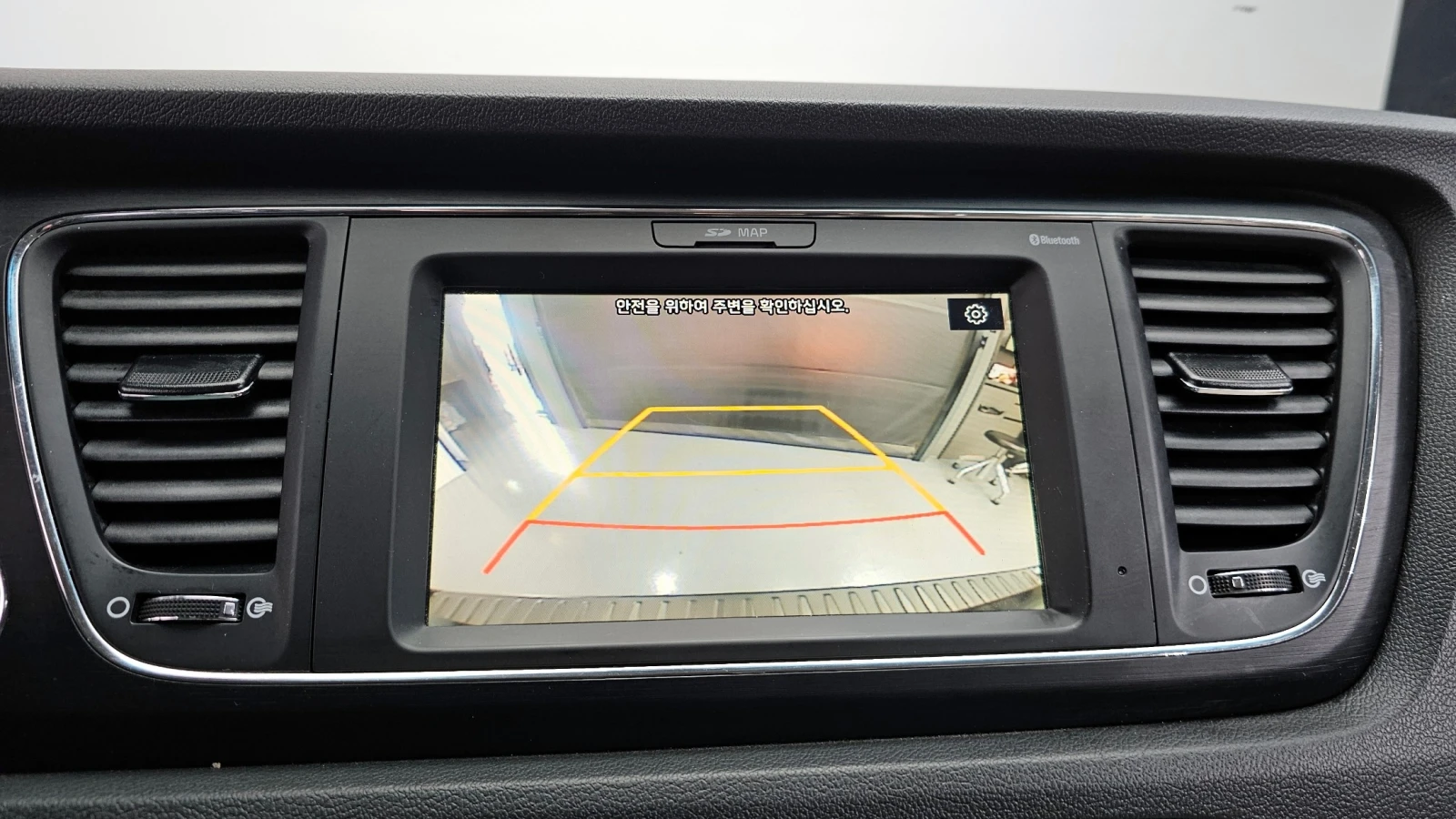 Kia Carnival LUXURY 2.2* ПОДГРЕВ ВОЛАН/СЕДАЛКИ* hellascars.bg, снимка 13 - Автомобили и джипове - 55596443