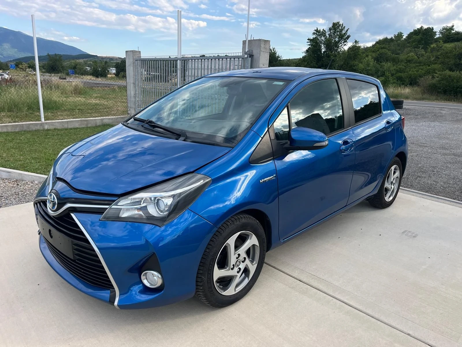 Toyota Yaris 1.5 Hybrid Automatic , снимка 2 - Автомобили и джипове - 56249362