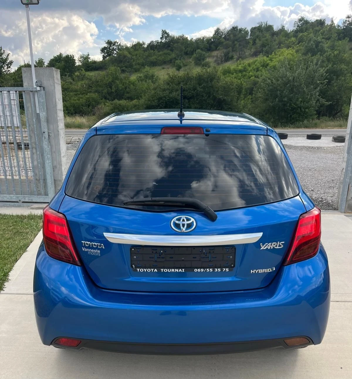 Toyota Yaris 1.5 Hybrid Automatic , снимка 8 - Автомобили и джипове - 56249362