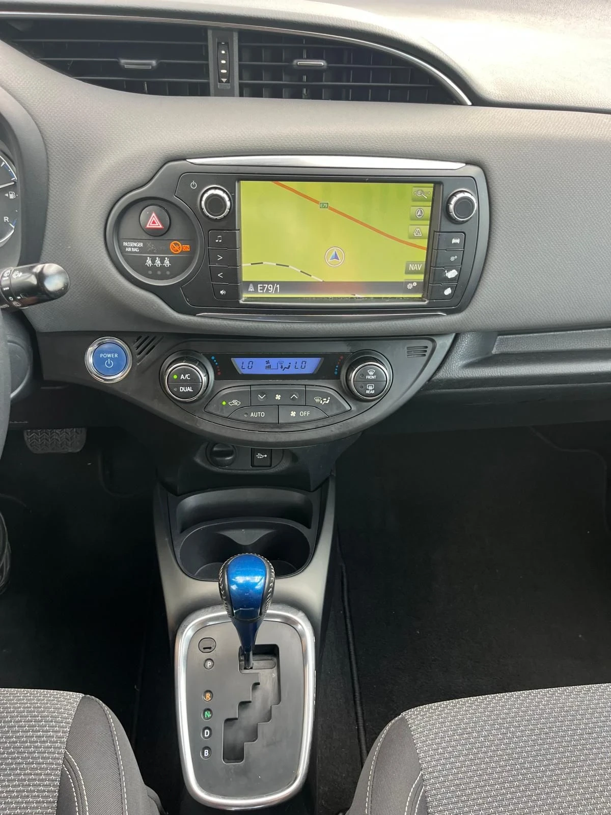 Toyota Yaris 1.5 Hybrid Automatic , снимка 11 - Автомобили и джипове - 56249362