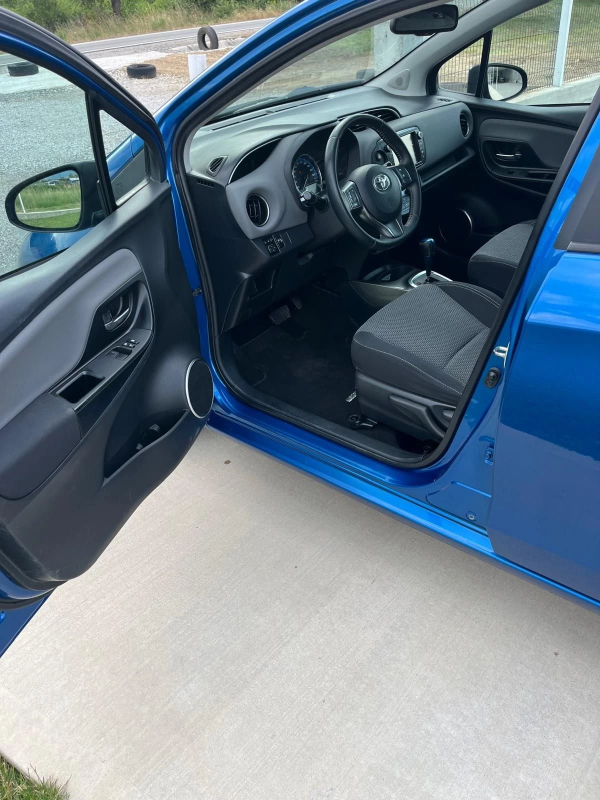 Toyota Yaris 1.5 Hybrid Automatic , снимка 10 - Автомобили и джипове - 56249362