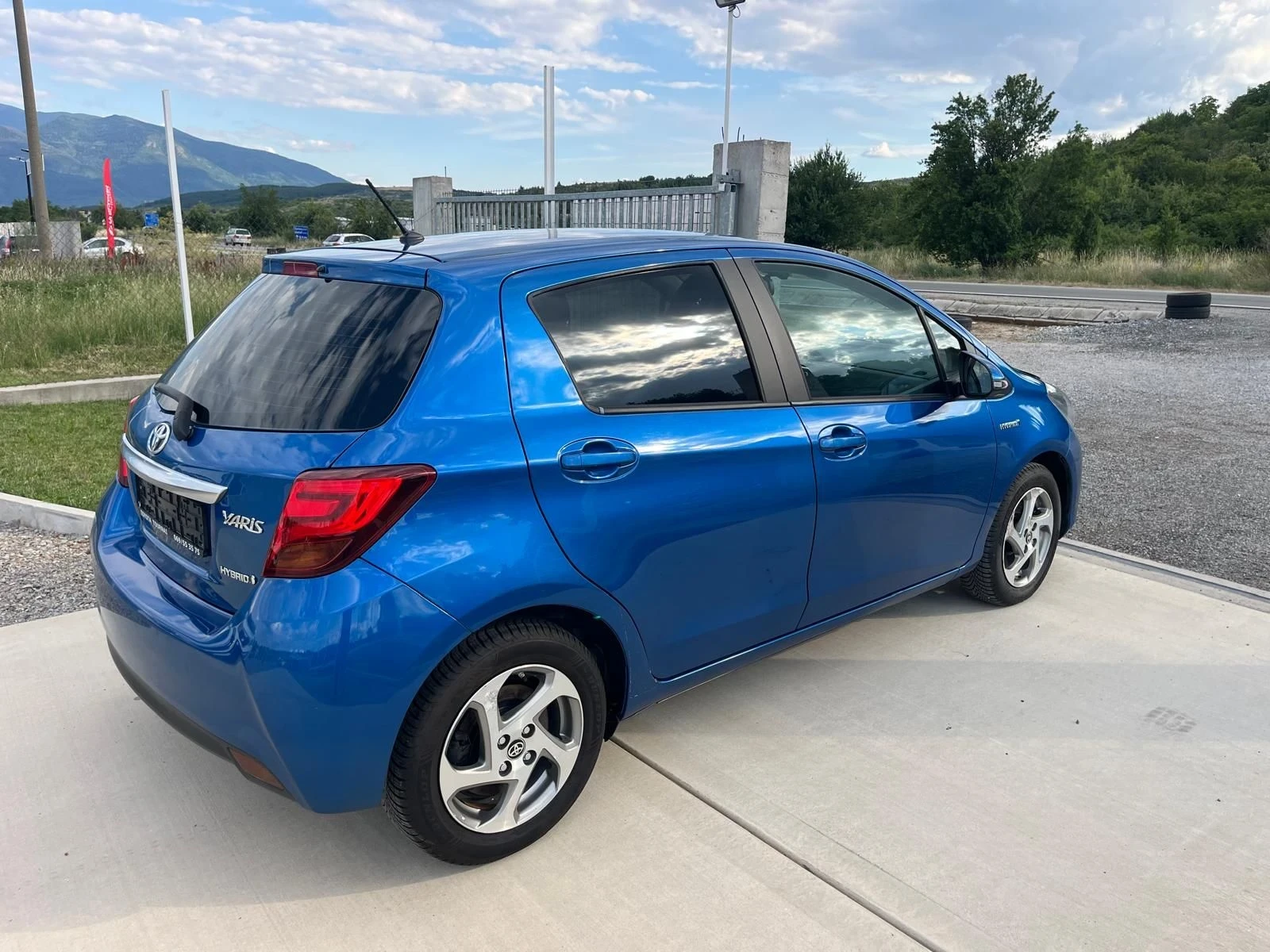 Toyota Yaris 1.5 Hybrid Automatic , снимка 6 - Автомобили и джипове - 56249362