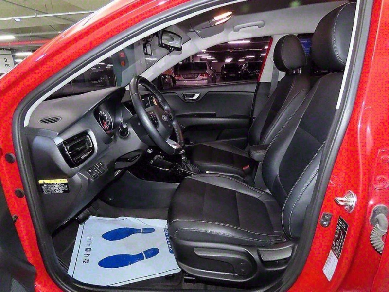 Kia Stonic Diesel 1.6 Trendy * НАЙ-ДОБРА ЦЕНА В БЪЛГАРИЯ* , снимка 6 - Автомобили и джипове - 52112516