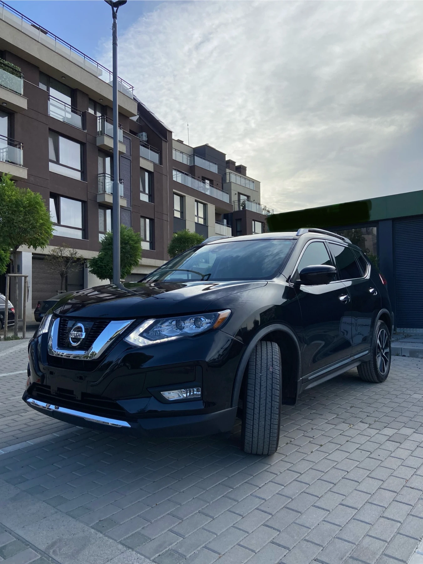 Nissan Rogue - [1] 