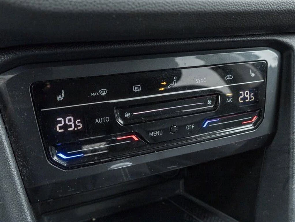 VW Tiguan Comfortline* 4Motion* АвтоКредит* (ЦЕНА ДО БГ), снимка 12 - Автомобили и джипове - 53830679