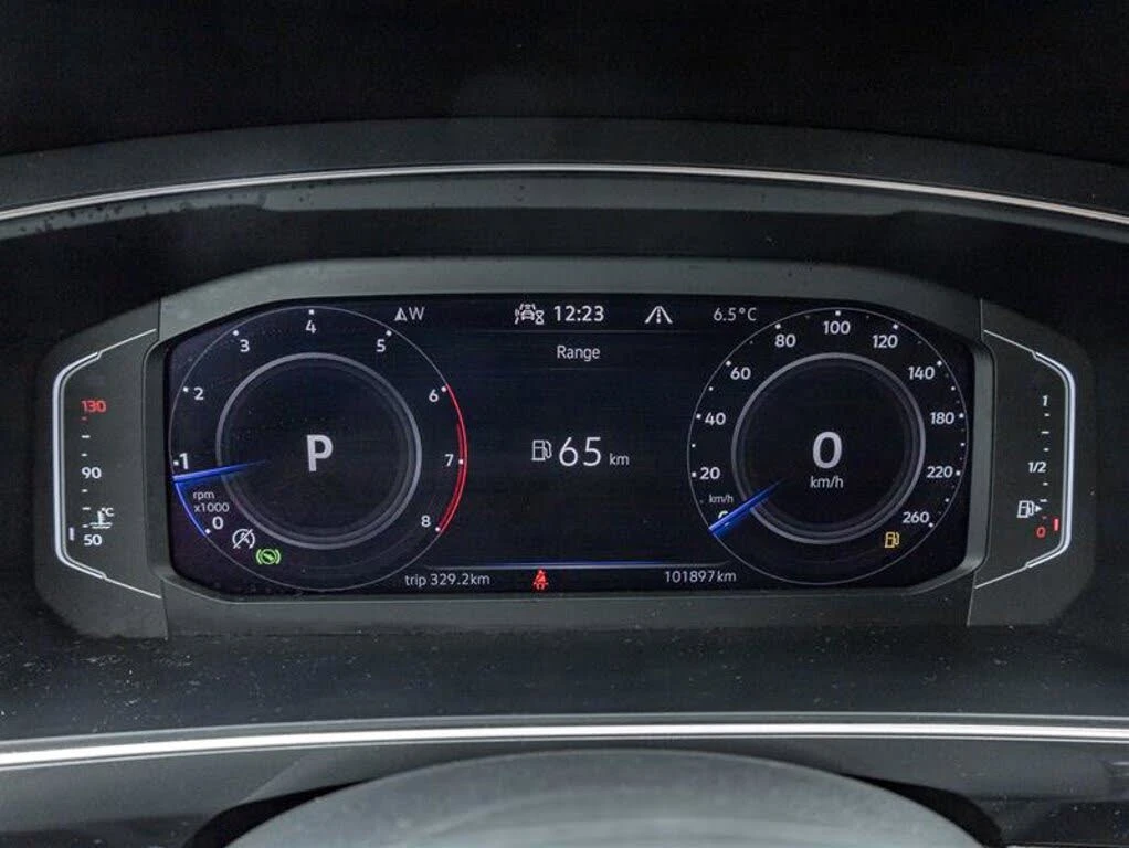 VW Tiguan Comfortline* 4Motion* АвтоКредит* (ЦЕНА ДО БГ), снимка 8 - Автомобили и джипове - 53830679