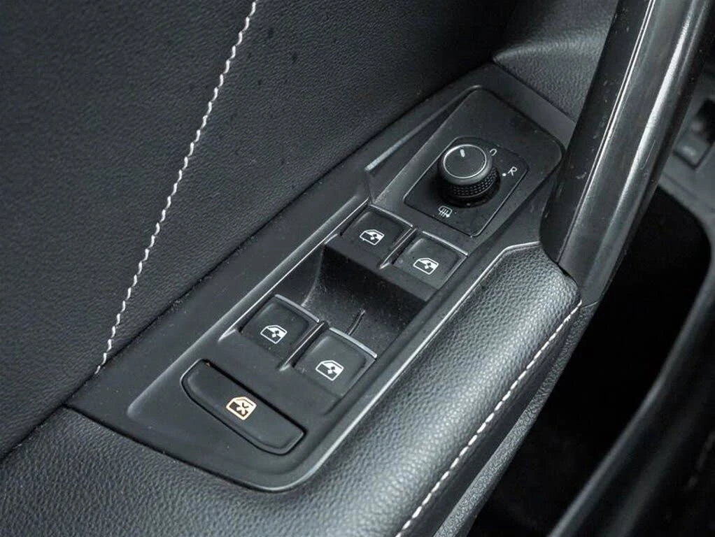 VW Tiguan Comfortline* 4Motion* АвтоКредит* (ЦЕНА ДО БГ), снимка 10 - Автомобили и джипове - 53830679