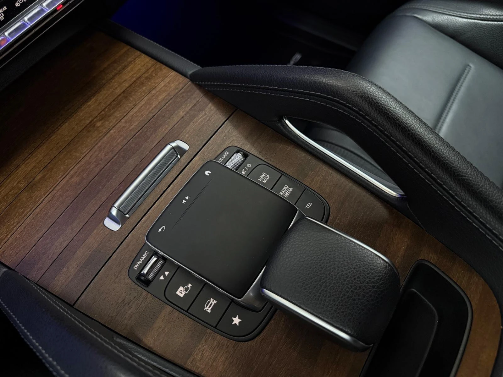 Mercedes-Benz GLE 350 d/4MATIC/272HP/COUPE/AMG/NIGHT/BURM/CAM/NAVI/987g, снимка 11 - Автомобили и джипове - 53999327