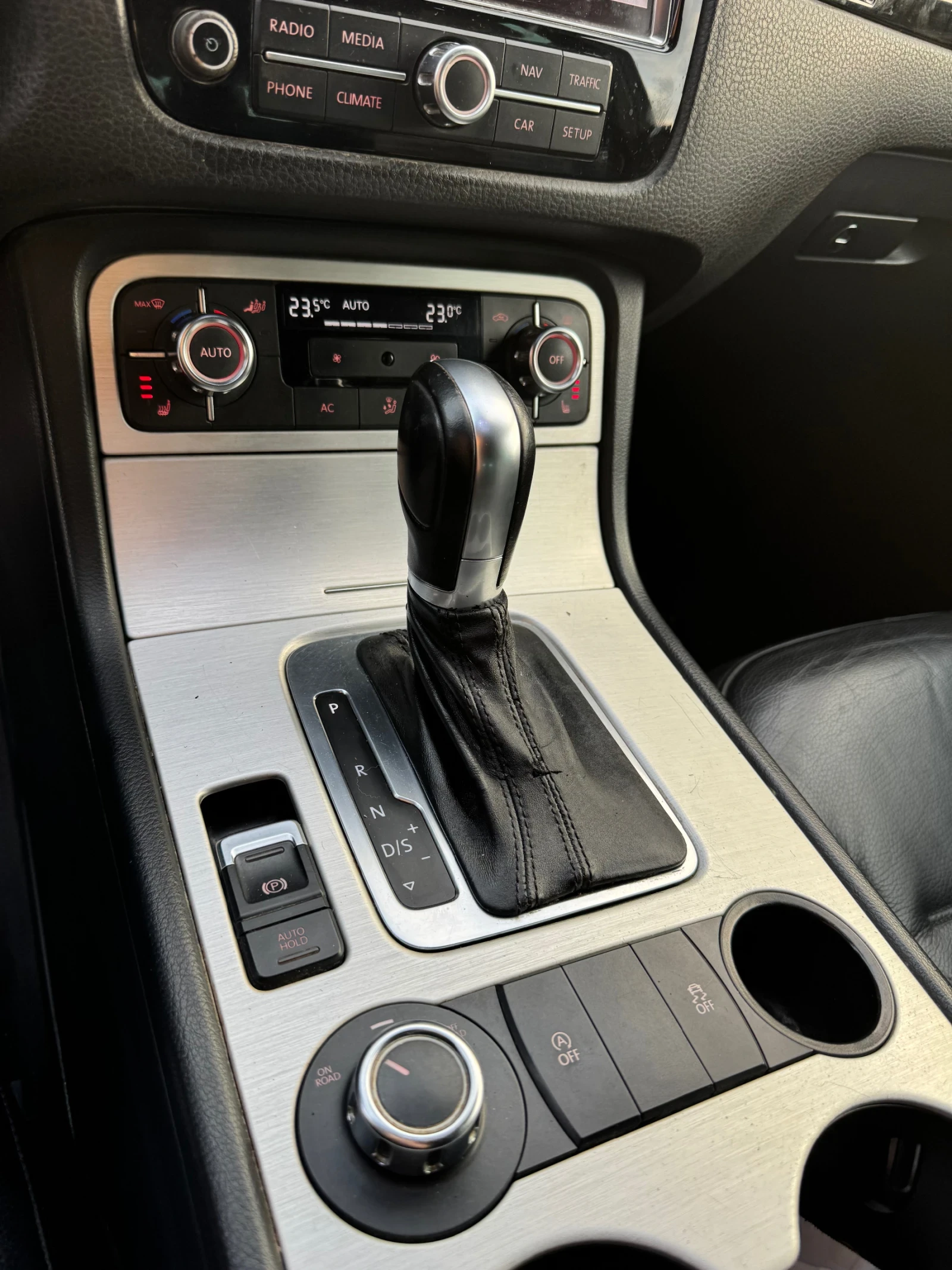 VW Touareg, снимка 7 - Автомобили и джипове - 56551162