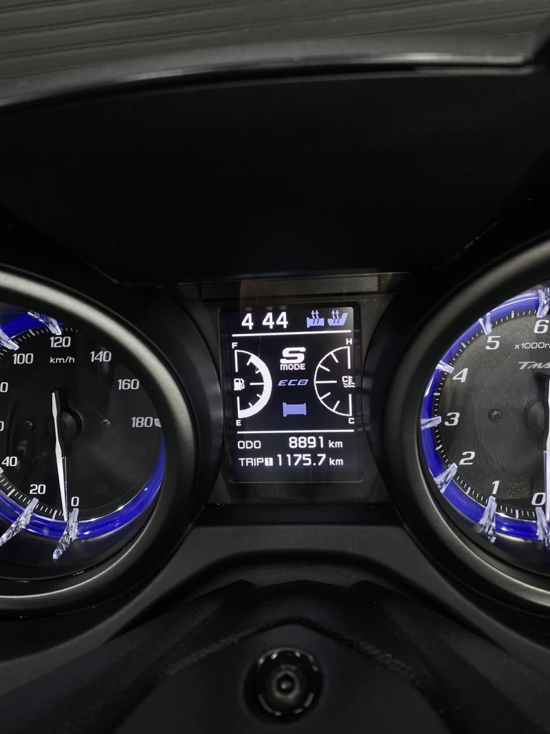 Yamaha T-max Tech Max 560/Akrapovic, снимка 8 - Мотоциклети и мототехника - 51595503