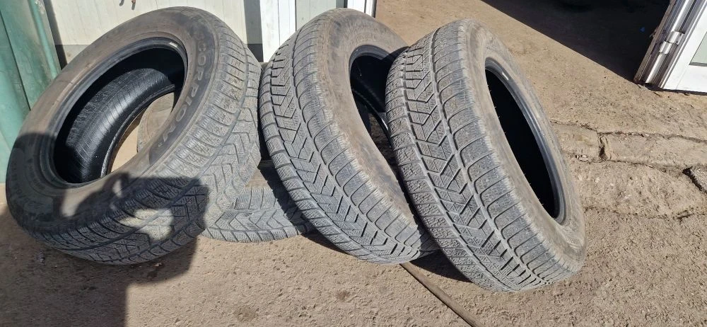 Гуми Зимни 235/65R17