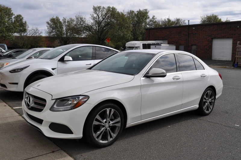 Mercedes-Benz C 300 КАМЕРИ* МЪРТВА* ТОЧКА* CARPLAY* ПОДГРЯВАНЕ* КЕЙЛЕС, снимка 1 - Автомобили и джипове - 47825590