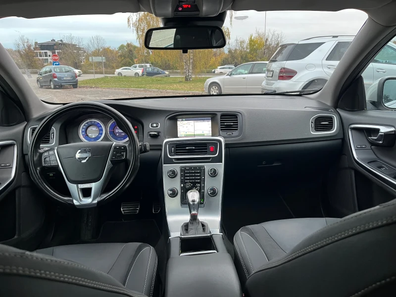 Volvo V60 R-Design, снимка 15 - Автомобили и джипове - 52064329