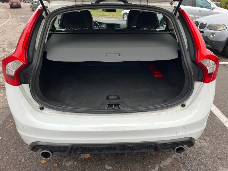 Volvo V60 R-Design, снимка 11 - Автомобили и джипове - 52064329