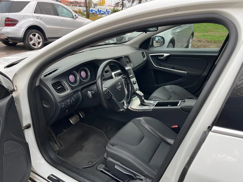 Volvo V60 R-Design, снимка 10 - Автомобили и джипове - 52064329