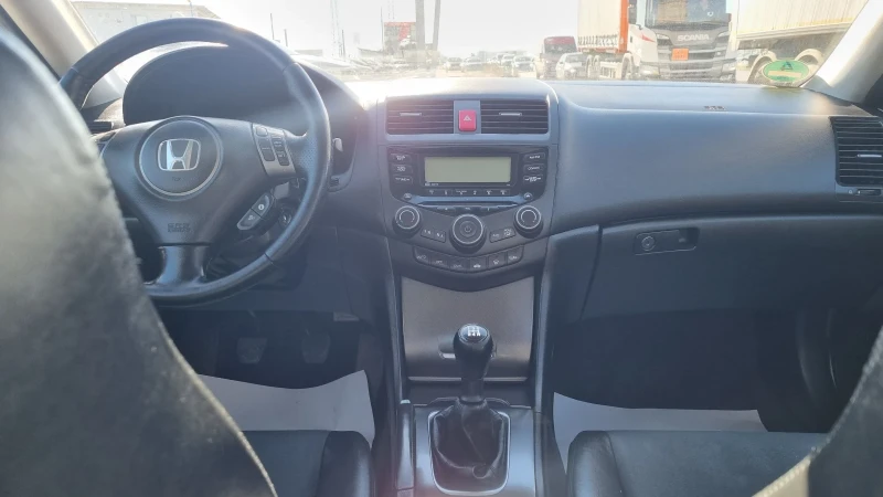 Honda Accord 2.0i, снимка 16 - Автомобили и джипове - 52854151