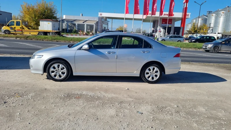 Honda Accord 2.0i, снимка 3 - Автомобили и джипове - 52854151