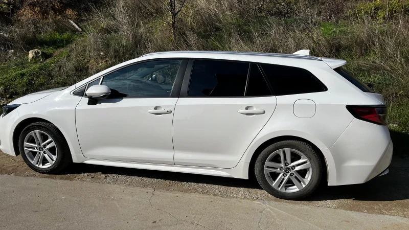 Toyota Corolla Touring Sport 1.2T 6MT, снимка 8 - Автомобили и джипове - 52482615