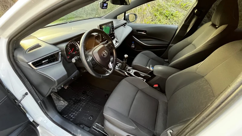 Toyota Corolla Touring Sport 1.2T 6MT, снимка 10 - Автомобили и джипове - 52482615
